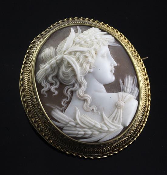 A late 19th/ early 20th century gold mounted oval cameo brooch, 43mm.